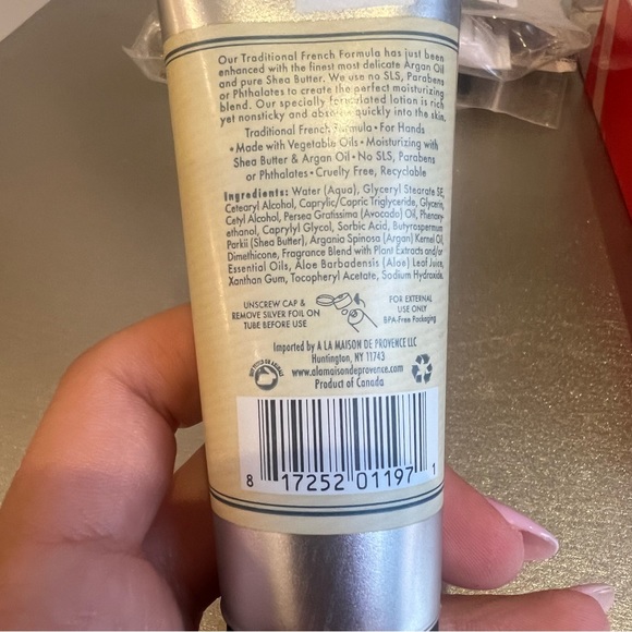 A LA MAISON Moisturizing Lotion, Fresh Sea Salt - Picture 3 of 6